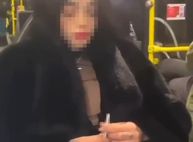 İstanbul’da iddiaya göre metrobüste uyuşturucu madde hazırladıkları videoyu sosyal medyada paylaşan 3 kişi gözaltına alındı.