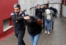 Adana’da sazan sarmalı yöntemiyle 150 milyon TL vurgun yapan çete çökertildi.