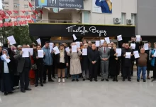 İYİ Parti Çukurova İlçe Başkanlığı’nda aralarında kurucu meclis üyelerinin de bulunduğu 130 kişi bugün istifa etti.