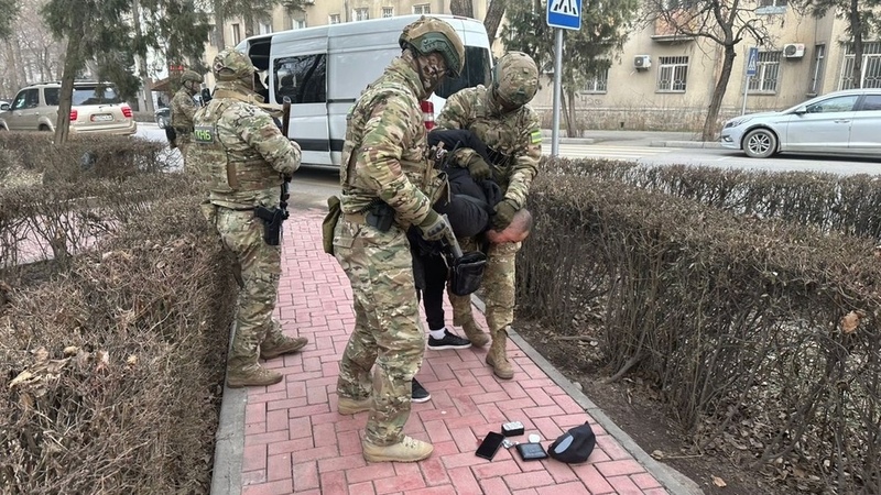 Kırgızistan'da halkı ayaklandırarak darbe hazırlığı yaptığı iddia edilen gruba operasyon düzenlendi.