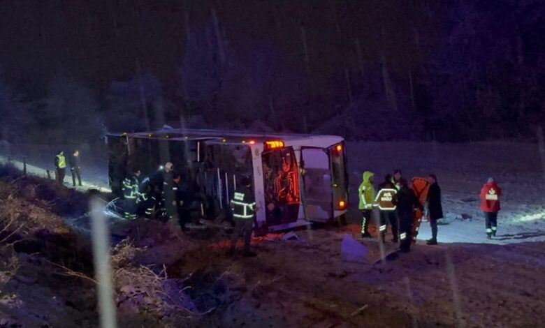 Türkay Turizm otobüsü devrildi