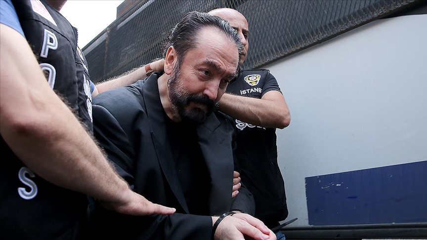 Adnan Oktar suç örgütü davasının mahkemesi değişti 1 Adnan Oktar suç örgütü davasına İstanbul 1. Ağır Ceza Mahkemesi bakacak. İddianame kapsamında yargılanma önümüzdeki günlerde başlanacak.