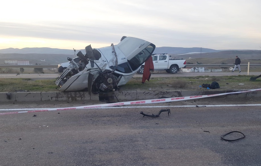 Ankara’da trafik kazası: 1 ölü 1 Ankara'da trafik kazası... İzinli olarak memleketi Ankara'ya giden asker, yaptığı kaza sonucunda hayatını kaybetti.