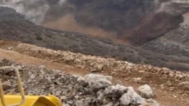 Erzincan'da facia! Maden sahasında toprak kayması 11 Erzincan’ın İliç ilçesinde bir maden sahasında yağıştan dolayı toprak kayması meydana geldi. Toprak altında işçiler kaldığı belirtildi.