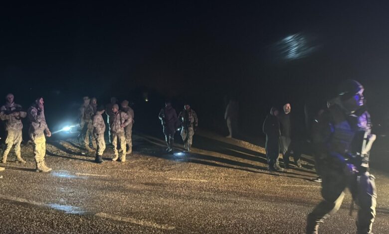 İçişleri Bakanı Ali Yerlikaya,Gaziantep'in Nurdağı ilçesi Kartal Köyü mevkiinde kaza kırıma uğraması sonucu 2 pilotun şehit olduğunu bildirdi.