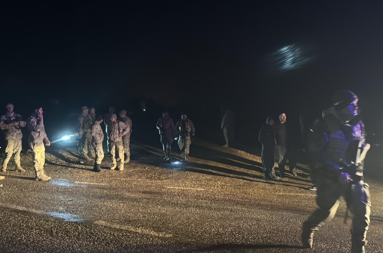 İçişleri Bakanı Ali Yerlikaya,Gaziantep'in Nurdağı ilçesi Kartal Köyü mevkiinde kaza kırıma uğraması sonucu 2 pilotun şehit olduğunu bildirdi.