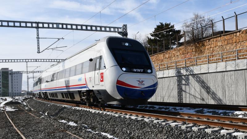 Hızlı tren hattı Karadeniz’e ulaşacak: Ankara-Samsun arası 2 saat 45 dakika olacak 1 Ulaştırma ve Altyapı Bakanı Abdulkadir Uraloğlu, hızlı tren hattının Karadeniz’e ulaşacağını belirtti.