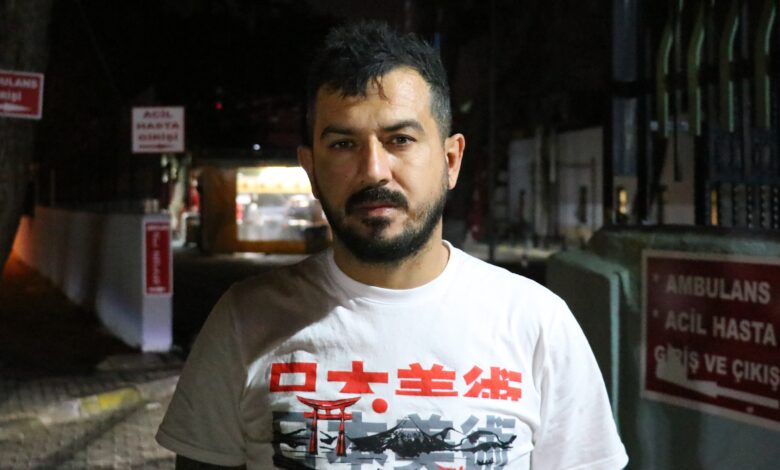 İzmir’de bir taksici tartıştığı kişi tarafından sırtından makasla yaralandı. Hastaneye kaldırılan taksicinin taburcu edildi.