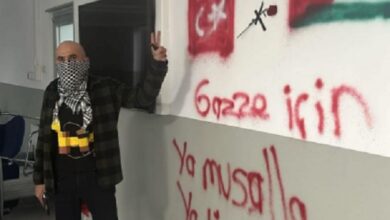 Kocaeli'nde fabrikada 7 kişiyi rehin alan kişi tutuklandı 8 Kocaeli'nde sahte bomba düzeneği ve silahlarla girdiği fabrikada 7 kişiyi rehin alan saldırgan tutuklandı.