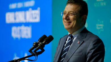 Ekrem İmamoğlu: Mutsuz bir ortam yaratmak istiyorlar 8 Ekrem İmamoğlu, Kadıköy'de Kemal Sunal Müzesi'nin açılış törenine katıldı. İmamoğlu, yaptığı açıklamalarla dikkatleri çekti.