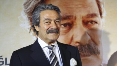 Kadir İnanır'ın sağlık durumu nasıl? 1 Kadir İnanır'ın 23 yıldır birlikte yaşadığı Julide Kural, usta oyuncunun sağlık durumu hakkında açıklama yaptı.