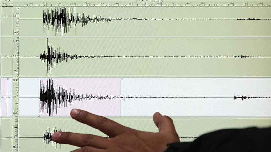 Marmara'da korkutan deprem! 1 Çanakkale Yenice merkezli 4,9 büyüklüğünde bir deprem yaşandı. Deprem, İstanbul’un bazı ilçelerinde de şiddetli olarak hissedildi.