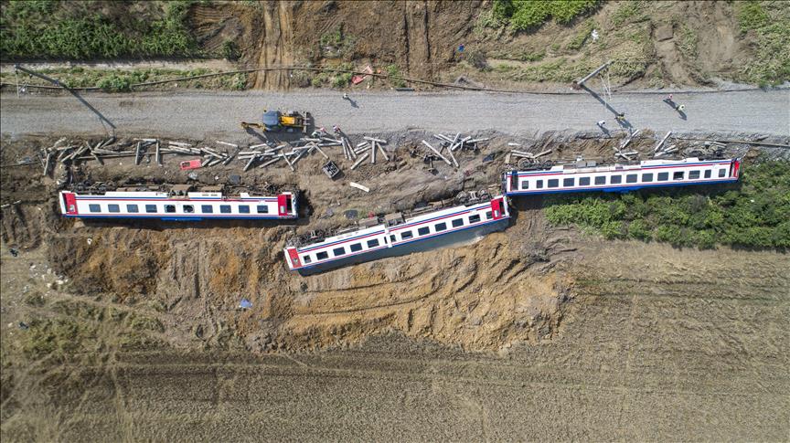 Çorlu tren kazasıyla ilgili karar açıklandı 1 Tekirdağ'ın Çorlu ilçesinde 25 kişinin hayatını kaybettiği tren kazasının duruşmasında karar çıktı.