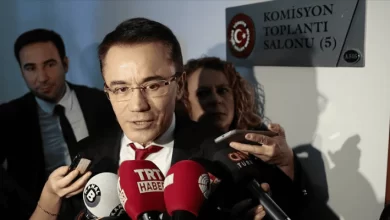 Duruşmaya, sanık Ender Saraç ve avukatları, müşteki Benan Saraç ile Aile ve Sosyal Hizmetler Bakanlığı avukatı katıldı.