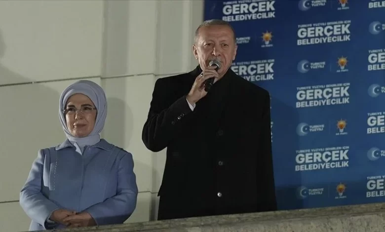 Cumhurbaşkanı Erdoğan, Mahalli İdareler Genel Seçimleri'nin ardından AK Parti Genel Merkezi balkonundan seslendi.