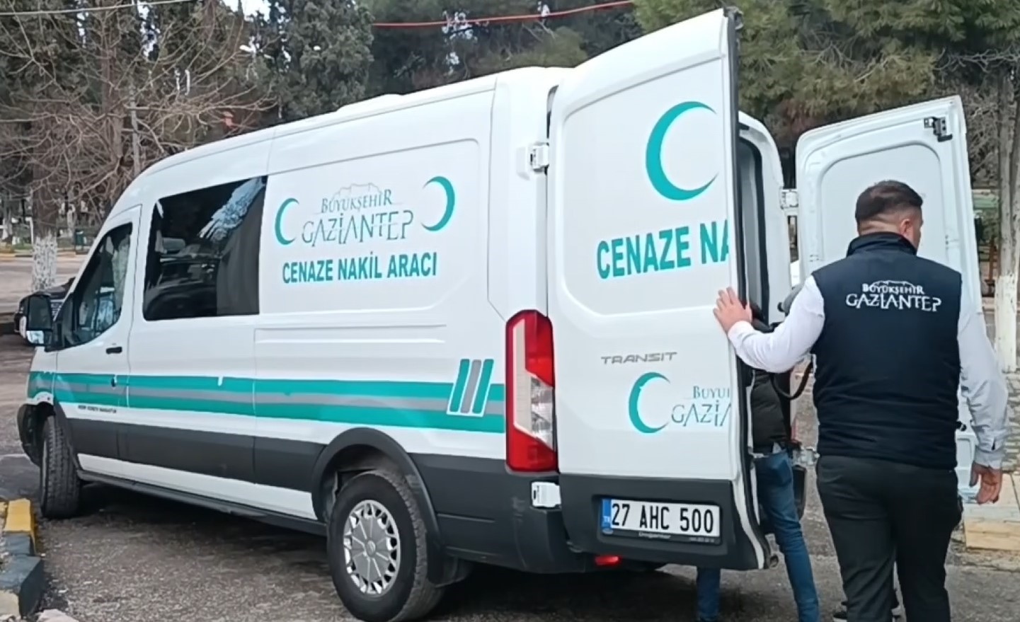 Gaziantep’te 14 yaşındaki kız çocuğu babasını öldürdü 1 Gaziantep'te feci bir olay yaşandı. 14 yaşında bir kız çocuğu uyuyan babasını bıçaklayarak öldürdü.