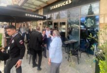 Kahramanmaraş’ta Starbucks şubesine bir kişi tarafından önce pompalı av tüfeğiyle ateş açıldı.