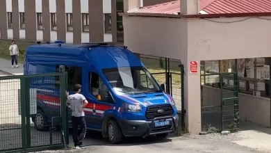Bartın’da üniversiteli genç kız ölü bulundu 13 Bartın'a öğrenci yurdunda kalan İrem Er, başının ağrıdığını söyleyip uyudu. 24 yaşındaki genç kız arkadaşları tarafından yatağında ölü bulundu.