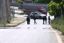 Başakşehir'de metro durağının çıkışında duvardaki bir deliğe bırakılmış el yapımı patlayıcı bulundu.