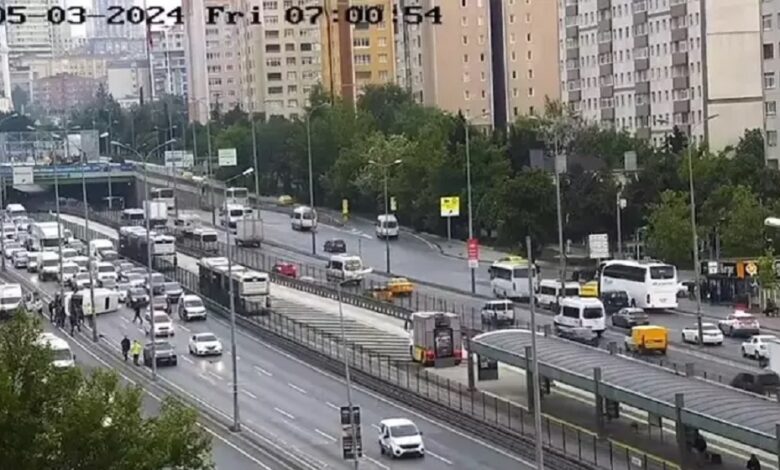 e 5te servis araci devrildi 13 yarali