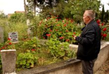 Samsun'da bir vatandaş eczaneye ilaç almak için gittiğinde sistemde ölü olarak göründüğünü öğrendi.