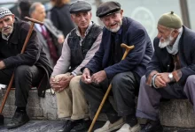Kamu kurum ve kuruluşlarına ait sosyal tesislerde emeklilere yıl sonuna kadar yüzde 15 indirim uygulanacak.