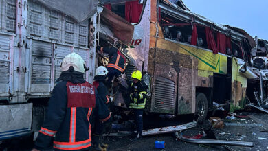 Mersin'de katliam gibi kaza: 10 ölü, 30 yaralı 8 Mersin'de 4 aracın karıştığı zincirleme trafik kazasında 10 kişi yaşamını yitirdi, 30 kişi ise yaralandı.