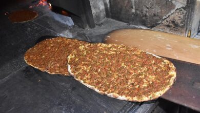 Her sene olduğu gibi bu yıl da Bodrum’da lahmacun fiyatları konuşulmaya başladı. Özel plajlardaki fiyatlar ise cep yakmaya başladı.
