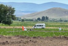 Kayseri'de kaza kırıma uğrayan eğitim uçağı düştü. Yaşanan kaza sebebiyle iki pilot şehit oldu.