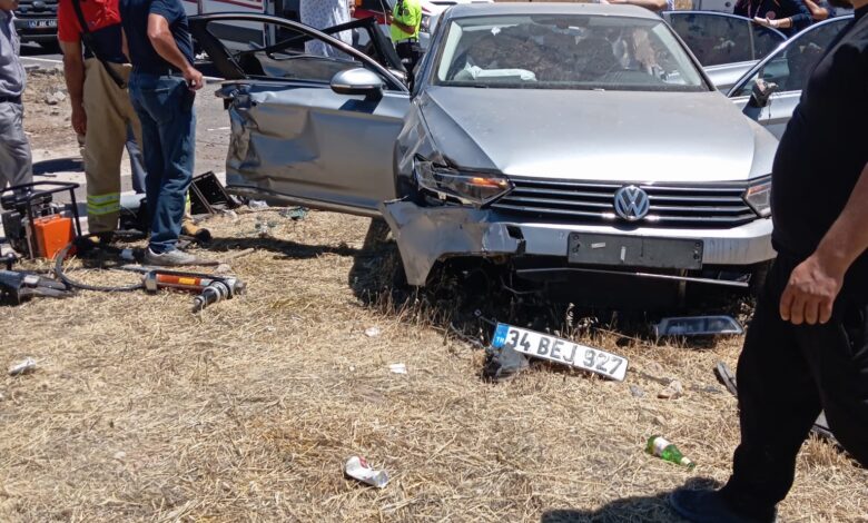 Mardin’de TIR ile otomobilin çarpıştığı kazada 6 kişi yaralandı. Hastaneye kaldırılan yaralılardan birinin durumunun ağır olduğu öğrenildi.