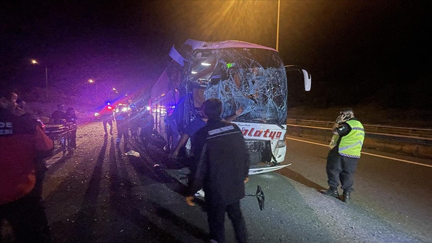 İki yolcu otobüsü çarpıştı! 15 kişi yaralandı 1 iki yolcu otobusu carpisti 15 yarali