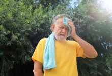 Yaz mevsimiyle birlikte sıcak çarpması vakaları artıyor. Önemsenmeyen sıcak çarpması kalp ve beyinde hasar bırakıyor.