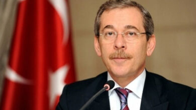 Abdüllatif Şener'in oğlu Bedirhan Şener anneannesini öldürdü 10 Eski bakanlardan Abdüllatif Şener'in oğlu Bedirhan Şener, evinde rehin aldığı anneannesi öldürdü.