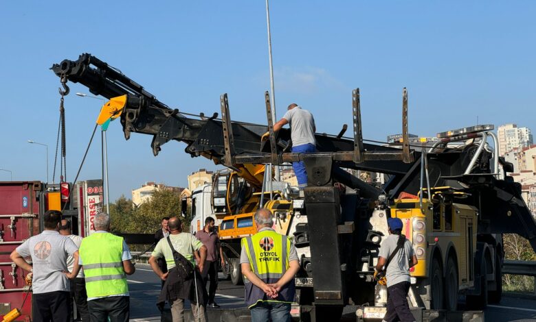 Avcılar D-100 Karayolunda TIR devrildi 7 avcilar d 100 karayolunda tir devrildi