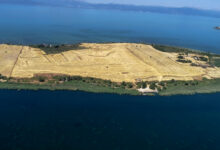 Türkiye'nin en büyük tatlı su gölü, 650 kilometrekare yüz ölçüme sahip Beyşehir Gölü'nde irili ufaklı 33 ada bulunuyor.