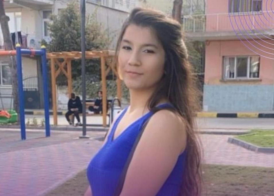 Bir kadın cinayeti daha işlendi. Uşak'a yaşayan 21 yaşındaki Pelin Karaca'nın cansız bedeni ormanlık alanda gömülü halde bulundu.