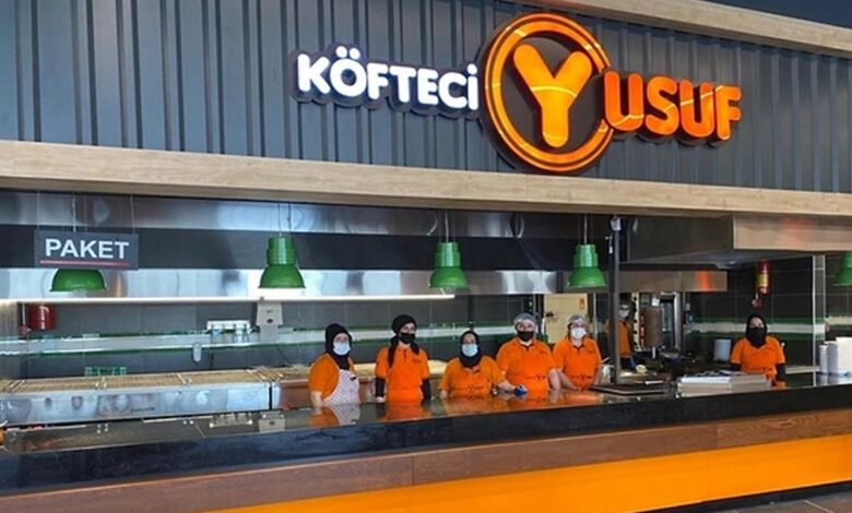 Tüm Türkiye bir köfte zincirinde yaşanan domuz eti skandalını konuşuyor. Hedef haline gelen Köfteci Yusuf'tan açıklama geldi.