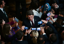 Adalet Bakanı Yılmaz Tunç,28. Dönem 3. Yasama Yılı'nın başlaması dolayısıyla düzenlenen resepsiyonda gazetecilerin sorularını yanıtladı.