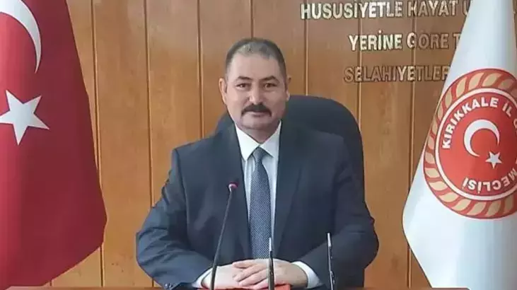 Balışeyh Belediye Başkanı Hilmi Şen ile şoförü silahlı saldırıda hayatını kaybetti 1 Kırıkkale'nin Balışeyh ilçesinde meydana gelen silahlı saldırıda, Belediye Başkanı Hilmi Şen ve makam şoförü Mikayil Çelikkol hayatını kaybetti.
