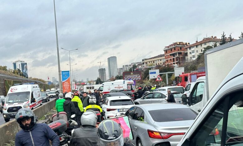 İstanbul Küçükyalı'da trafik kazası: 1 ölü 4 yaralı 5 İstanbul'da Trafik Kazası