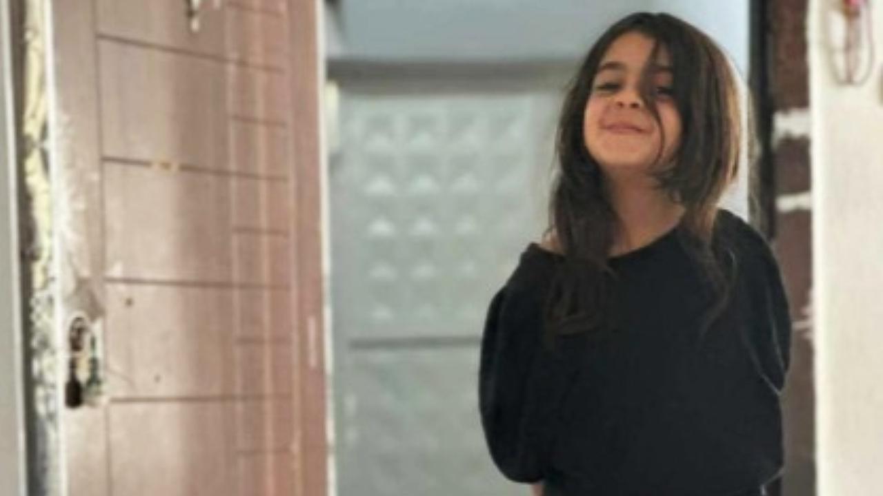 Diyarbakır’da Narin Güran cinayeti davasında karar verildi 1 Narin Güran’ın davasıında anne Yüksel Güran, ağabey Enes Güran ve amca Salim Güran ağırlaştırılmış müebbet hapis cezasına çarptırıldı.