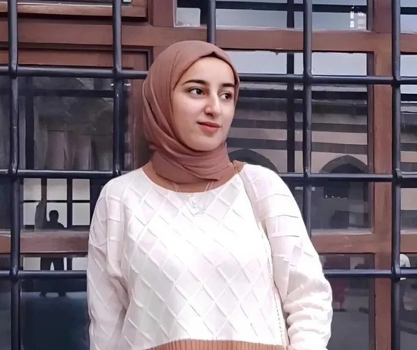Van’da Üniversiteli Rojin’in ölümüyle ilgili şok detaylar 1 Van’da kaybolduktan 18 gün sonra cansız bedeni bulunan üniversite öğrencisi Rojin Kabaiş’in cesedinde 2 farklı erkeğe ait DNA tespit edildi.