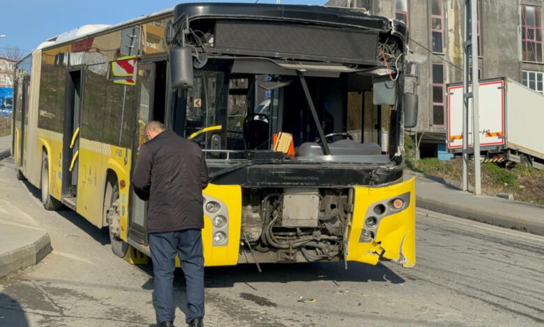 Avcılar’da aynı caddede 3 İETT otobüsü kazaya karıştı 2 İstanbul Avcılar’da aynı caddede üç İETT otobüsü kaza yaptı. Kazalarda 4 kişi yaralandı.