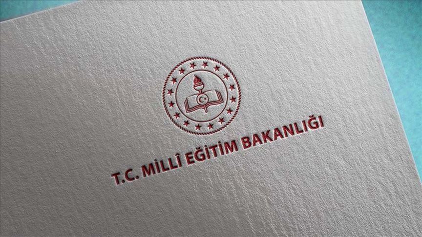 MEB’den özel okullara ek ücret uyarısı 1 MEB'ten özel okulların 'genel gider' ve 'diğer ücretler' gibi başlıklar altında velilerden ek ücret talep edemeyeceğini açıkladı.
