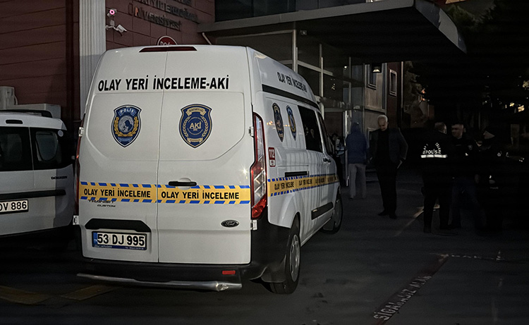 Rize’de onkoloji merkezinde yangın 1 Recep Tayyip Erdoğan Üniversitesi Onkoloji Merkezi’nde çıkan yangın ekiplerin hızlı müdahalesiyle söndürüldü.