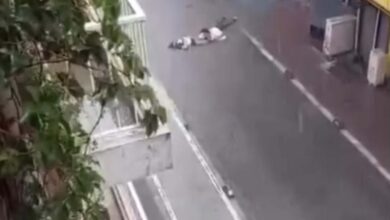 İzmir’de iki kişinin hayatını kaybettiği sel faciasıyla ilgili davada, yaşamını yitiren İnanç Öktemay’ın ailesi sanıklardan şikayetçi olmaktan vazgeçti.