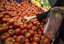 TÜİK'in mart ayı verileri tüketici fiyatlarında artışın sürdüğünü gösterdi. Gıda, konut ve ulaştırma kalemleri enflasyonun seyrini belirledi.