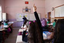 İkinci ara tatilini tamamlayan öğrenciler ve öğretmenler, Ramazan Bayramı ile birleşen dinlenme sürecinin ardından okullara dönüyor.