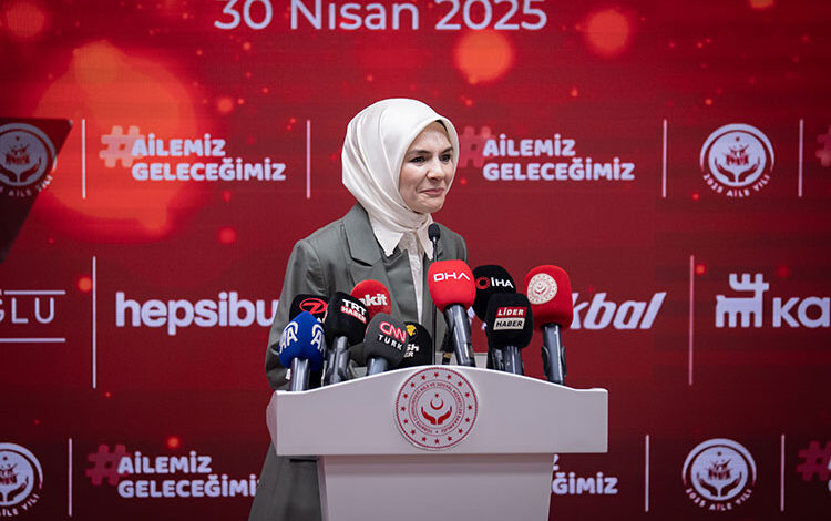 Mahinur Özdemir Göktaş, Aile ve Gençlik Fonu'ndan yararlanan çiftlere 20 firmanın yüzde 5 ile 35 arasında özel kampanya uygulayacağını duyurdu.