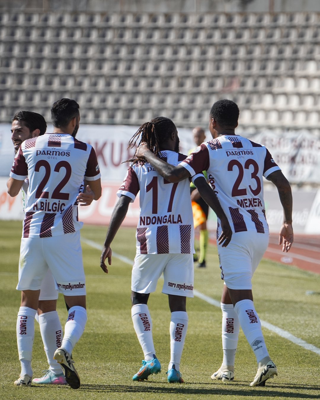 Trendyol 1. Lig Yükselme Play-Off turunda Bandırmaspor, Erzurumspor'u 2-0 yenerek İstanbulspor-Boluspor galibiyle eşleşme hakkı kazandı